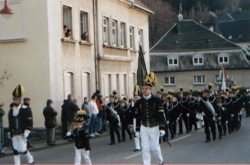 - B 95 - Bergparade marschiert in Richtung Chemnitzer Straße