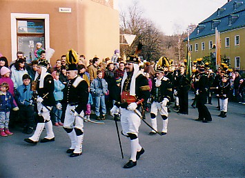 Abmarsch der Parade im Richtung Poststraße